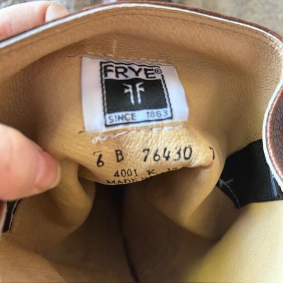 Frye Melissa Button Back  Zipper Brown Leather Riding Boots, size 6 - Picture 3 of 14